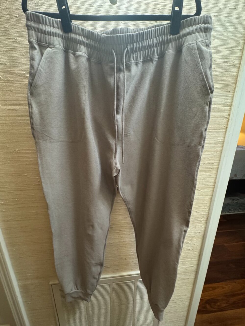 Beyond Yoga LuxeFleece Classic Men’s Jogger XL Mushroom Taupe
